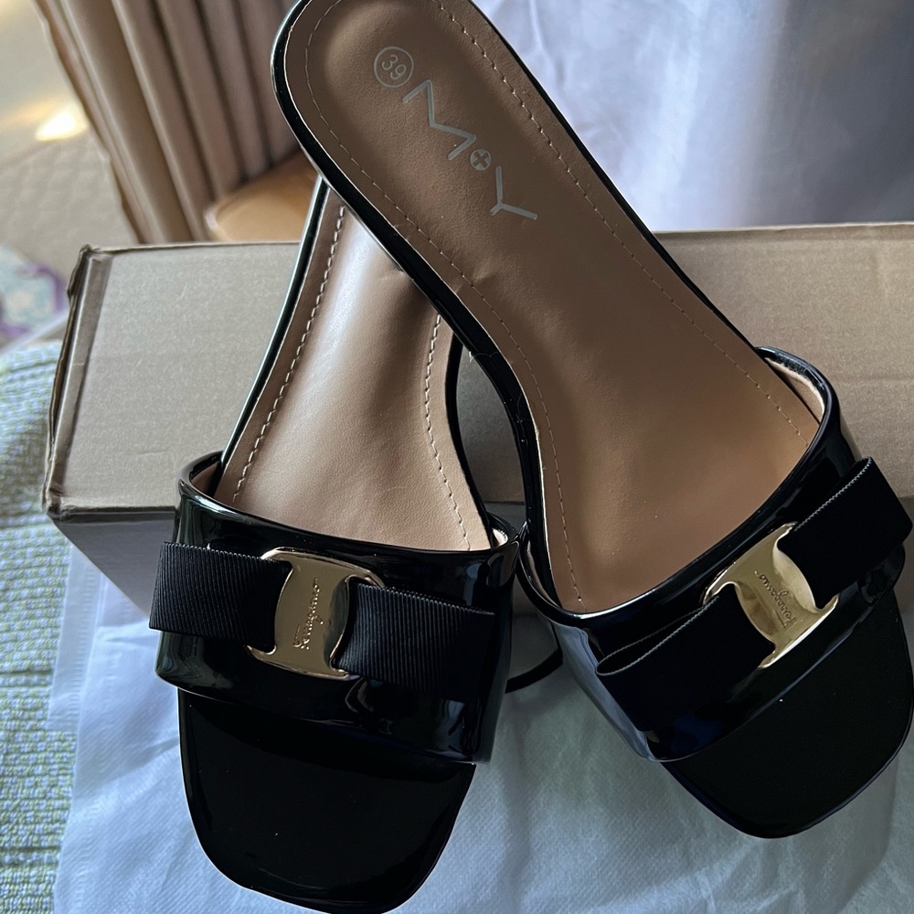 Black Patent sandals with bow design 8.5